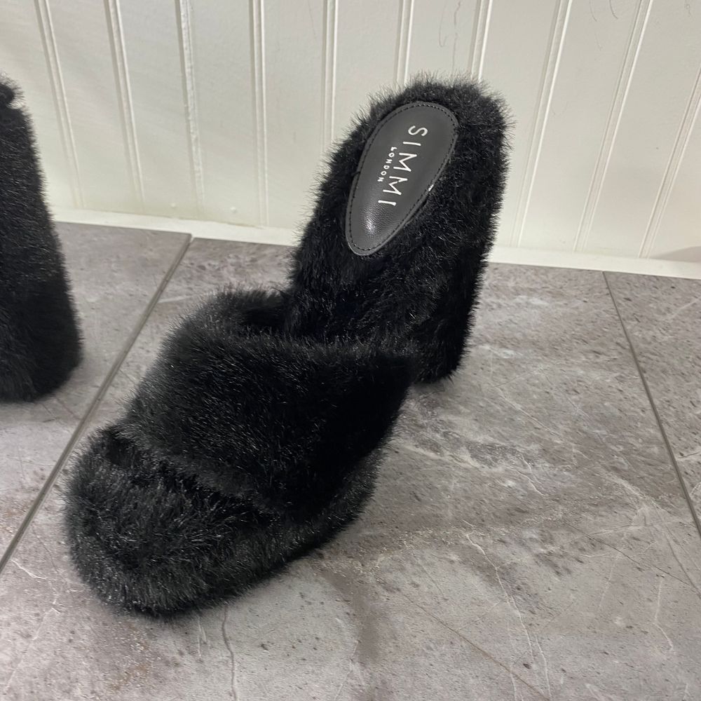 SIMMI Womens 7‎ London Black Faux Fur Platform Heeled Sandals Fuzzy Chunky Party - Picture 8 of 10